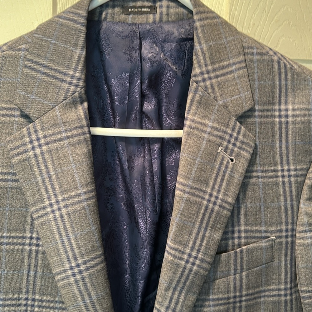 NWOT Mens beautiful sports coat by Jos A Bank. Size 35 short. Brown/blue/tan - Picture 2 of 14